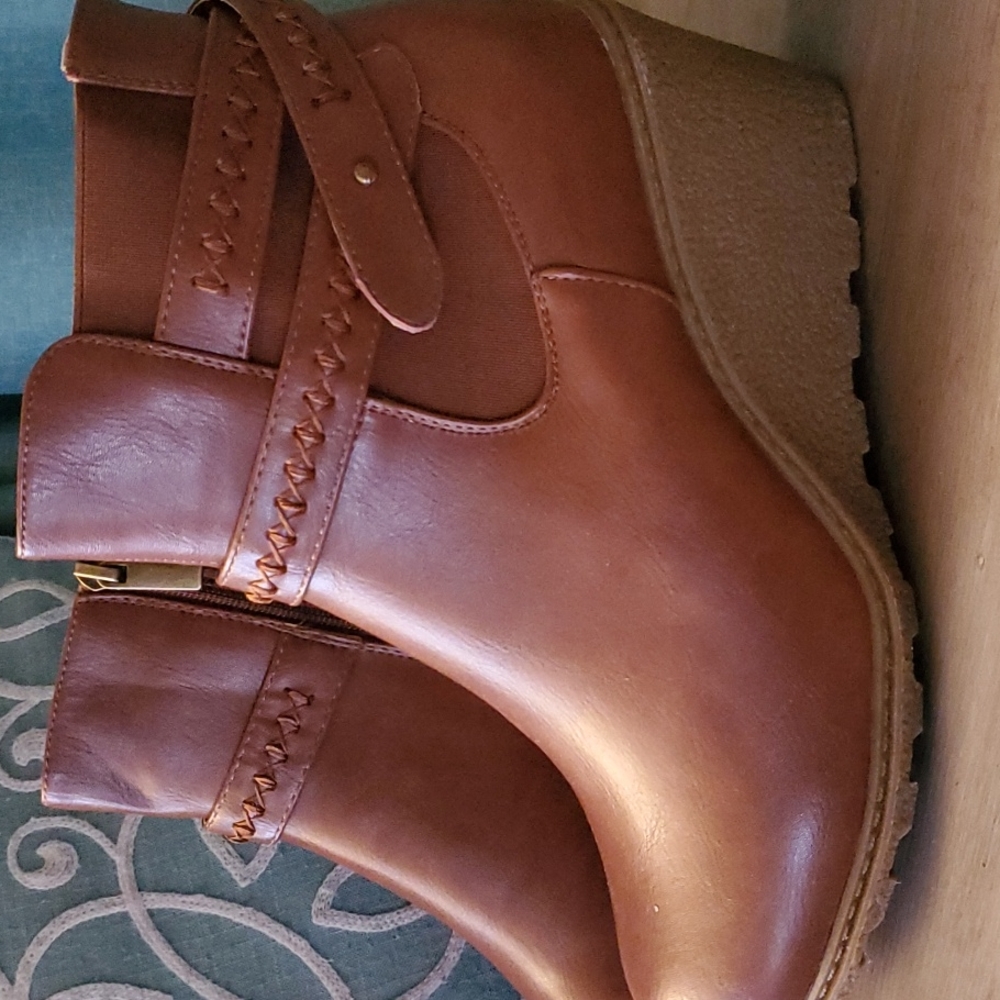 Brown cloudwalkers Chelsea boots